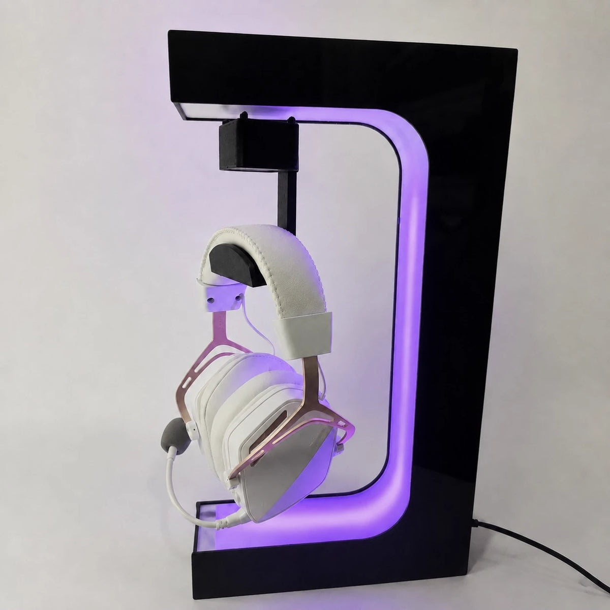 Beacon 01 with the universal headband cradle installed